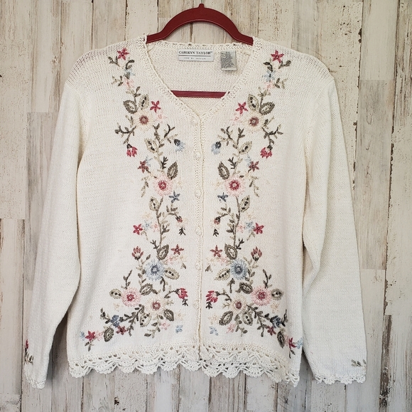 Vintage Sweaters - Vintage GrandmaCore Floral Embroidered Cardigan